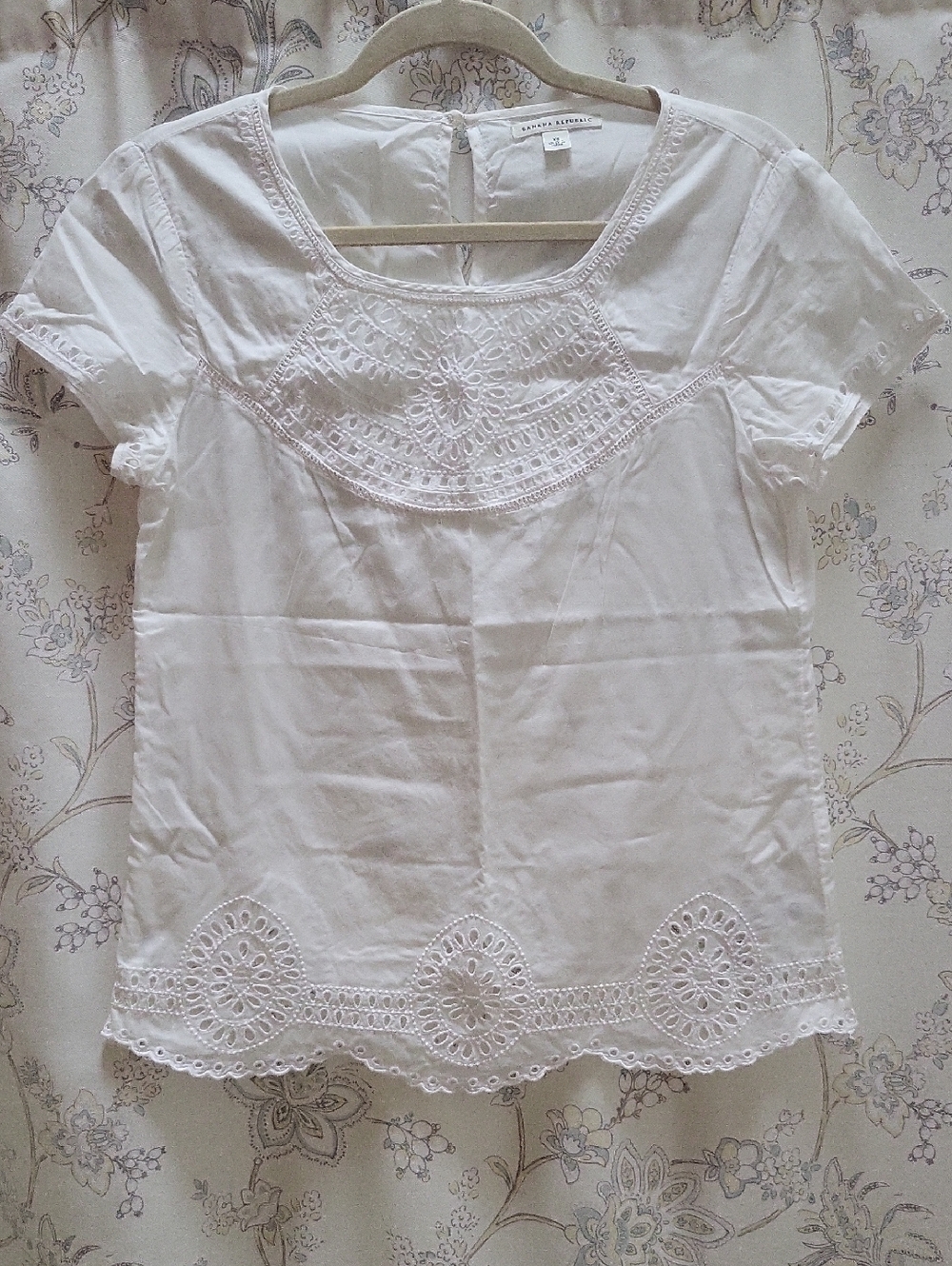 Banana Republic White Cotton Eyelet Top, XS